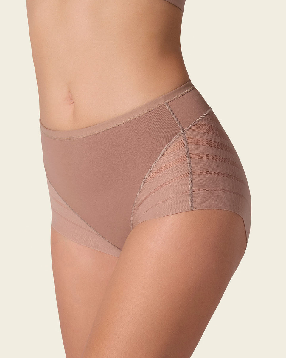 Calzón faja clásico con control moderado de abdomen y bandas en tul