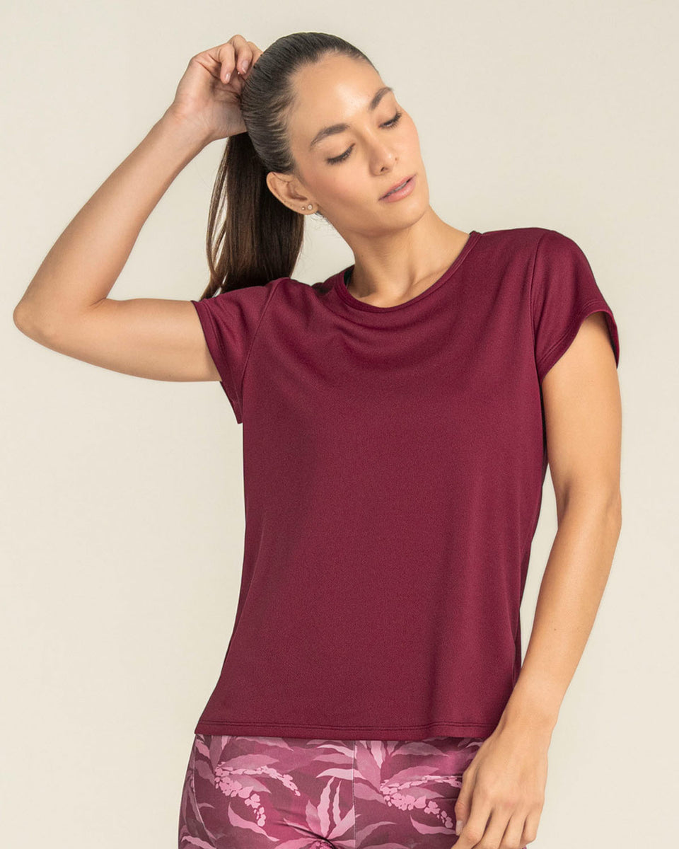 Camiseta deportiva de secado rápido y silueta semiajustada