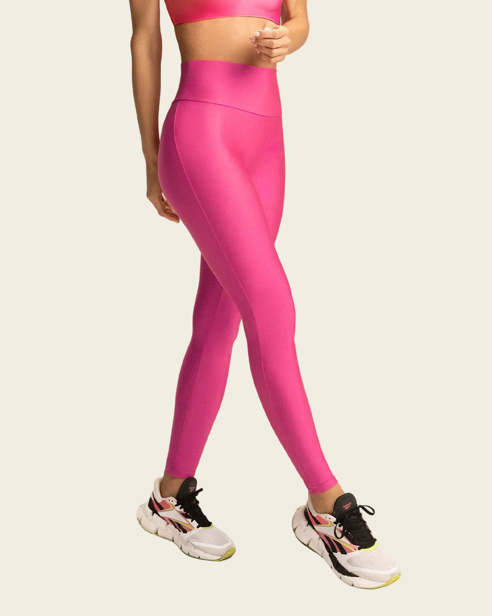 Legging deportivo tiro alto con corte en glúteos tipo corazón