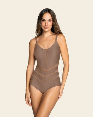 Traje de baño entero control suave con transparencias en abdomen#color_833-arena