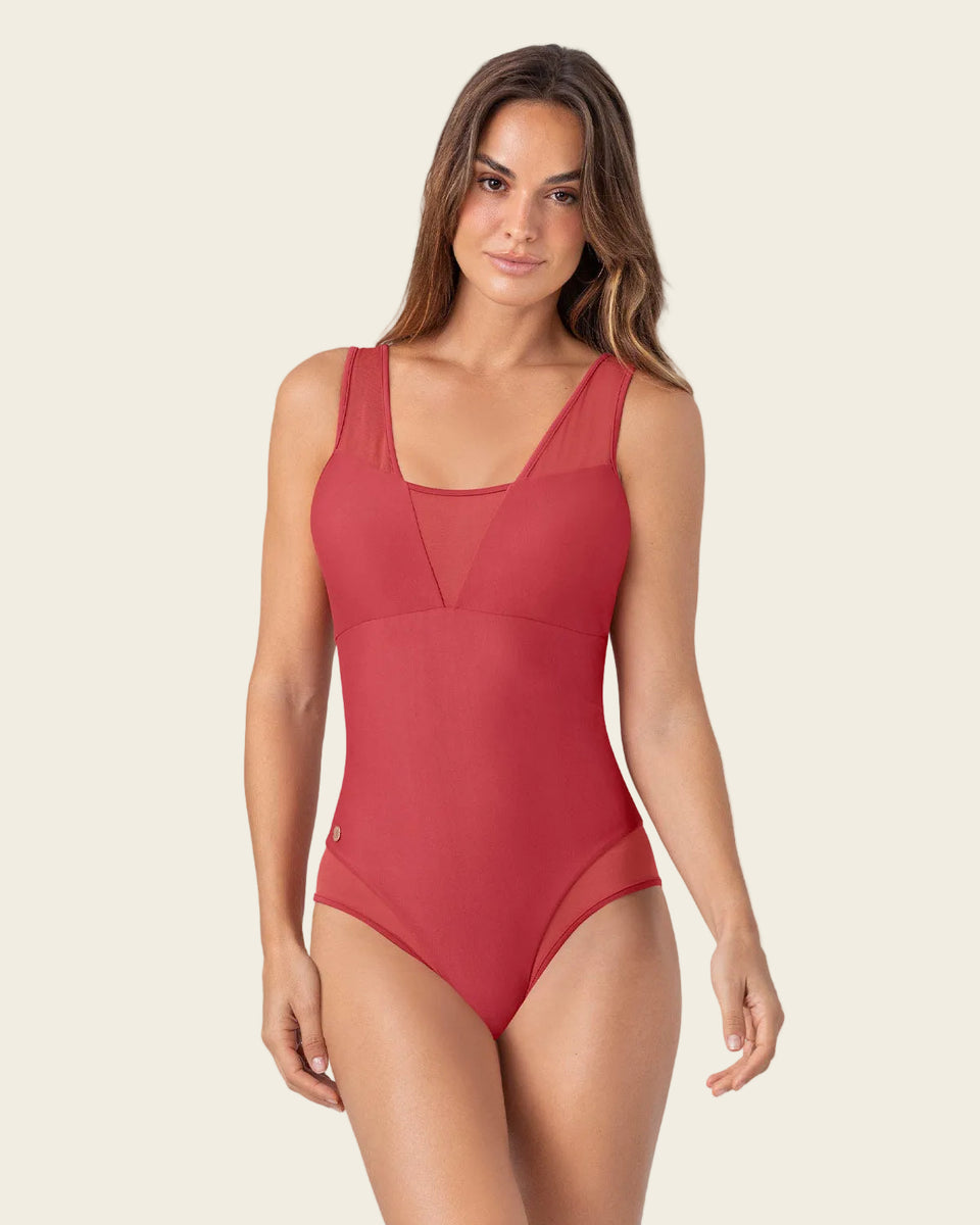 Traje de baño entero de control fuerte con detalles en tul - Hasta 2 cm menos