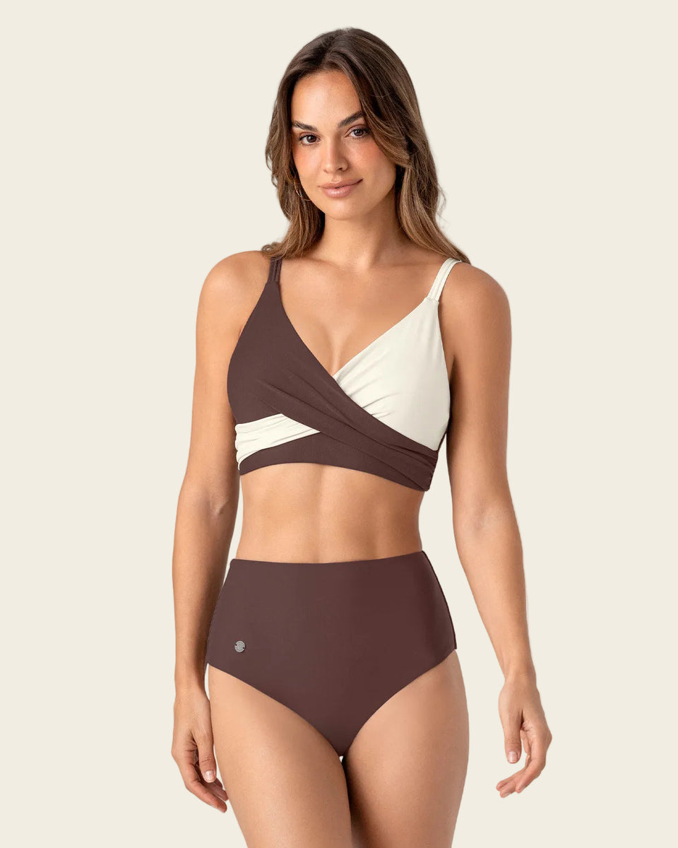 Bikini con calzón tiro alto y top de buen cubrimiento