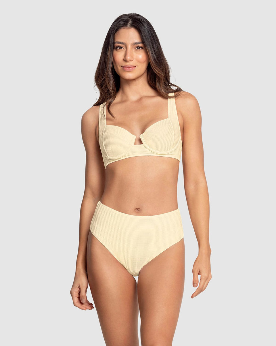 Bikini en textura acanalada con calzón tiro alto y top con arcos