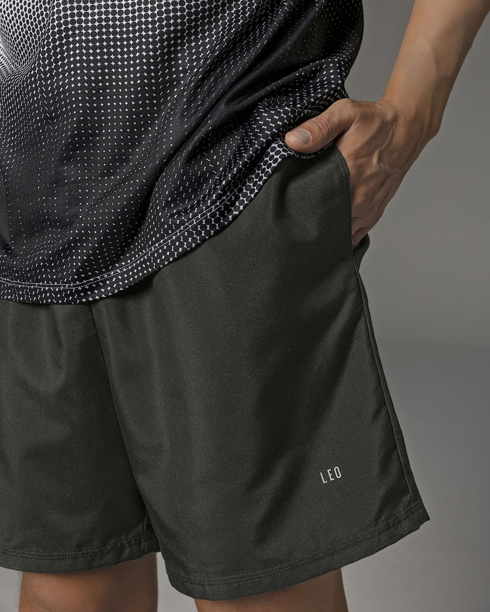 Short deportivo con bolsillos funcionales