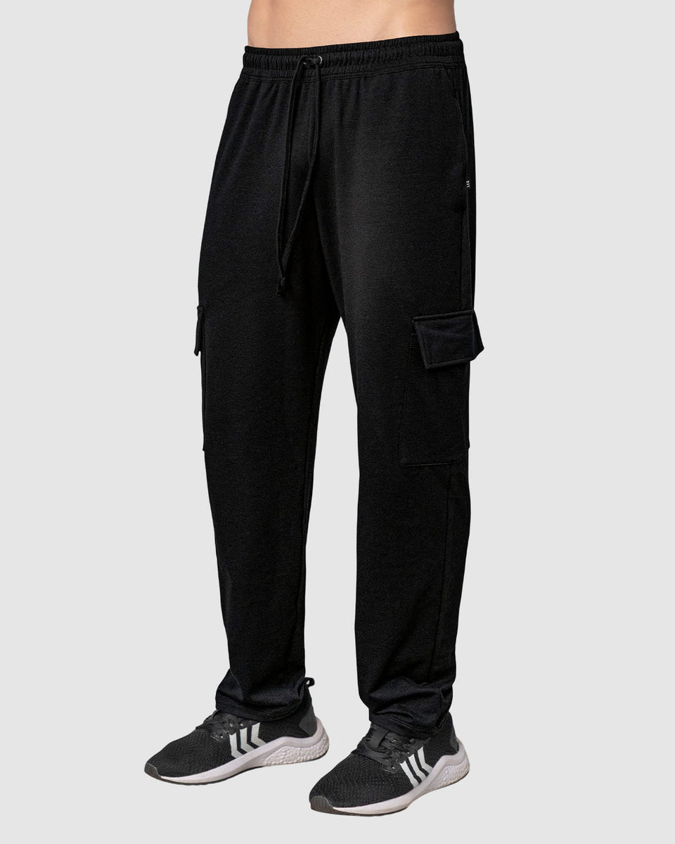 Pantalón deportivo bota recta con bolsillos tipo cargo