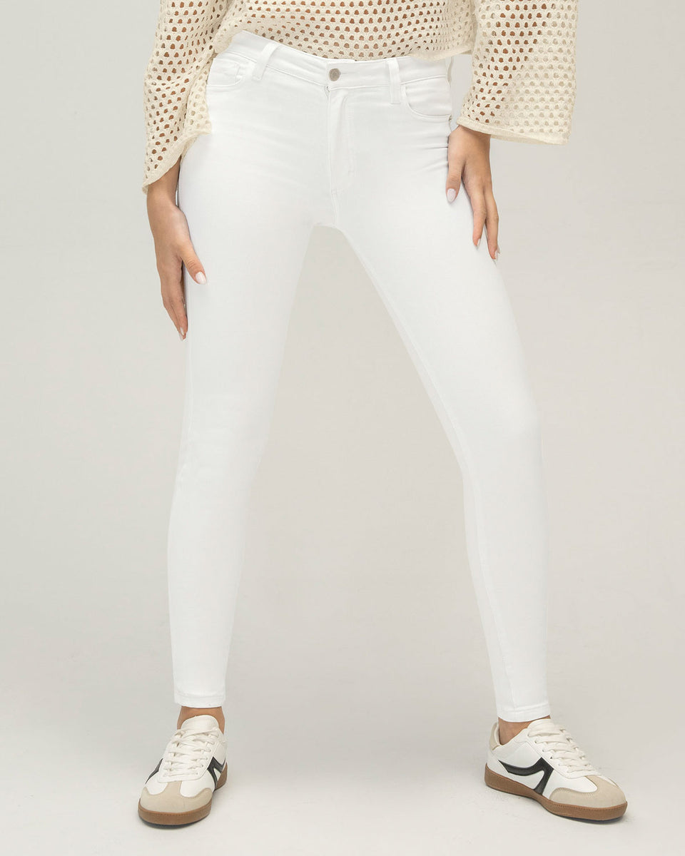 Jean skinny levanta cola