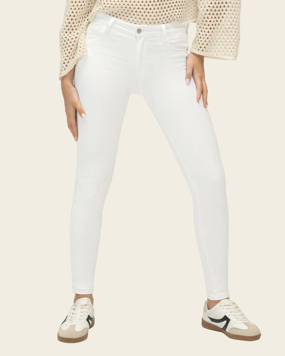 Jean skinny levanta cola
