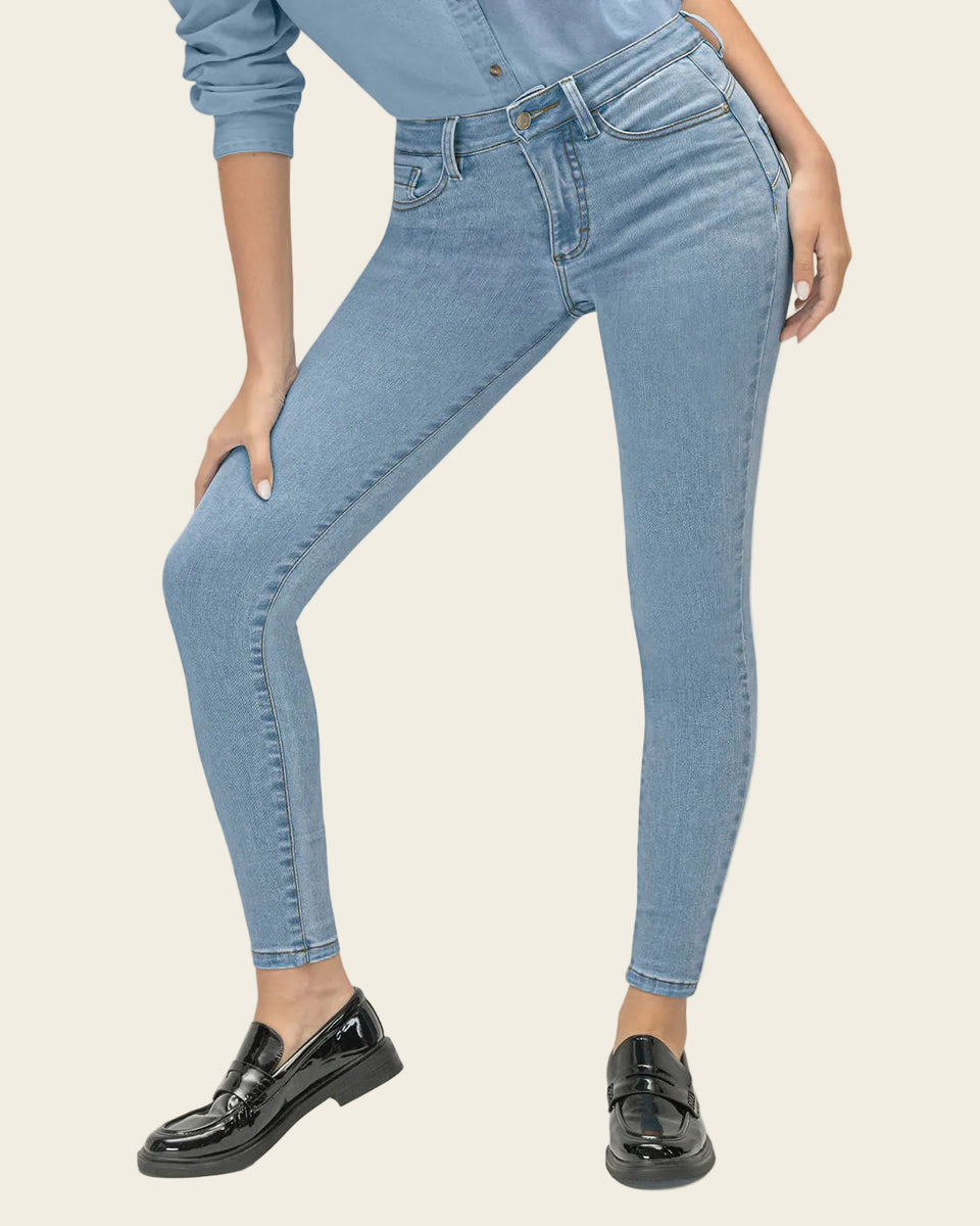 Jean skinny levanta cola