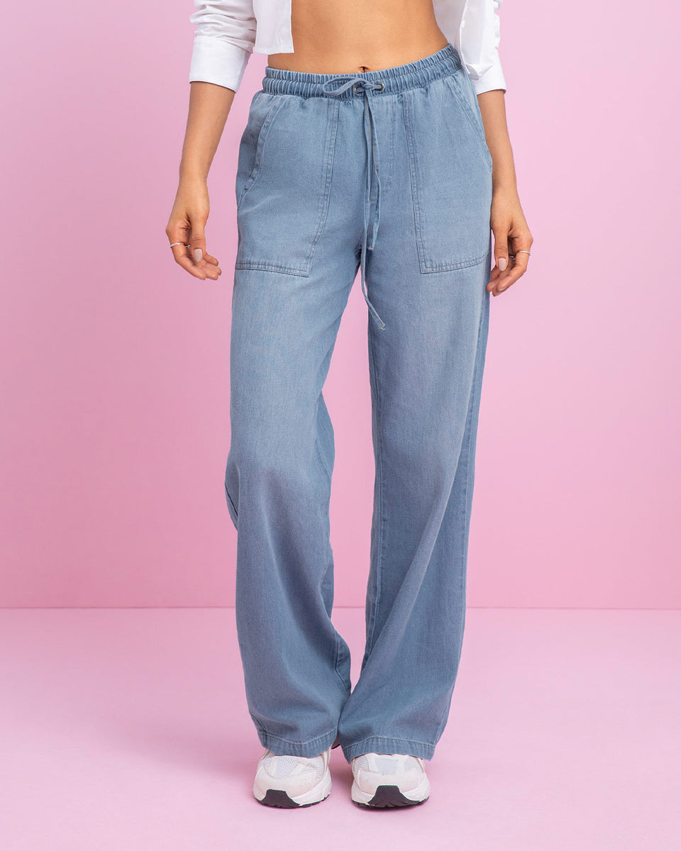 Pantalon bota recta en denim liviano