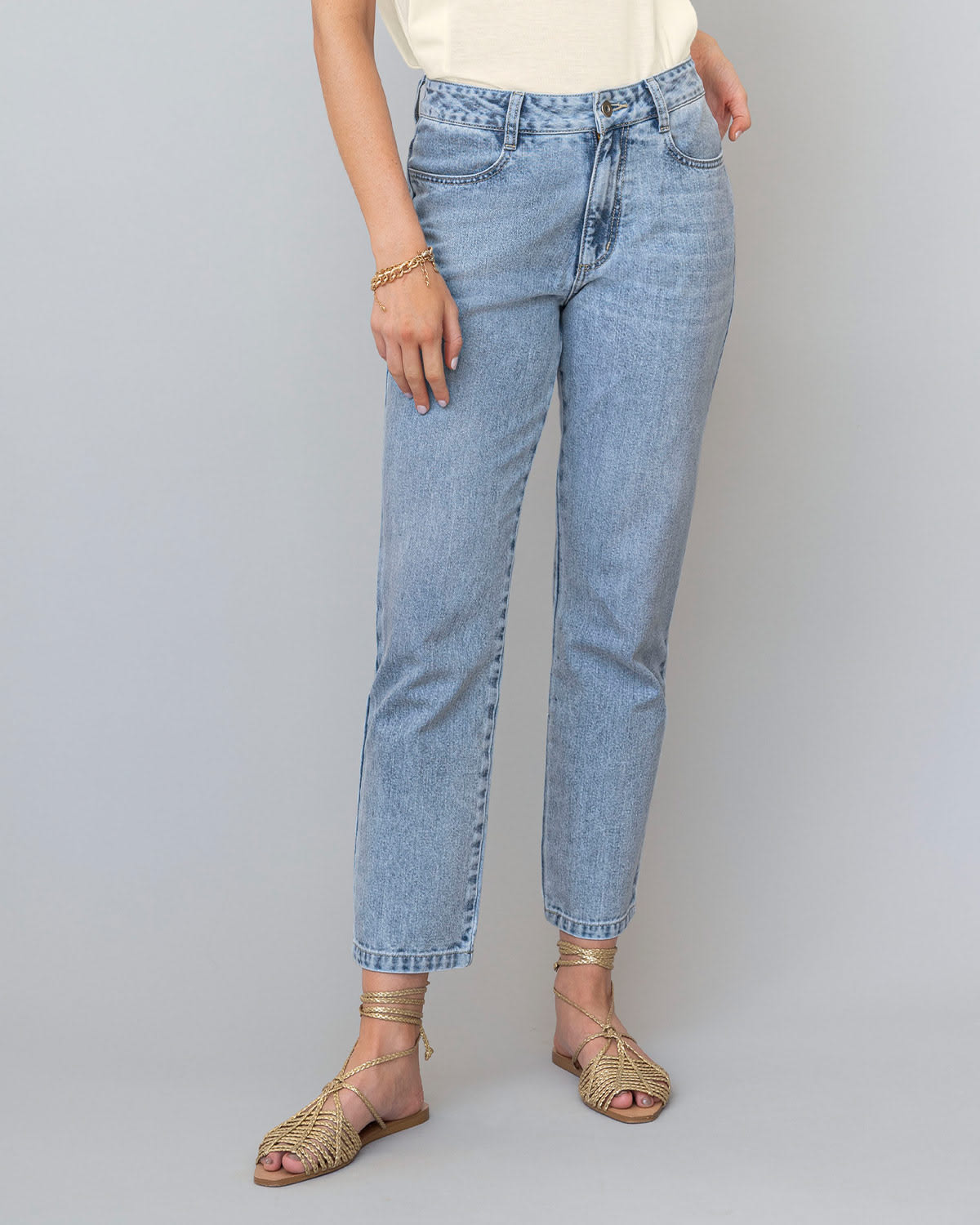 que es un pantalon mom fit