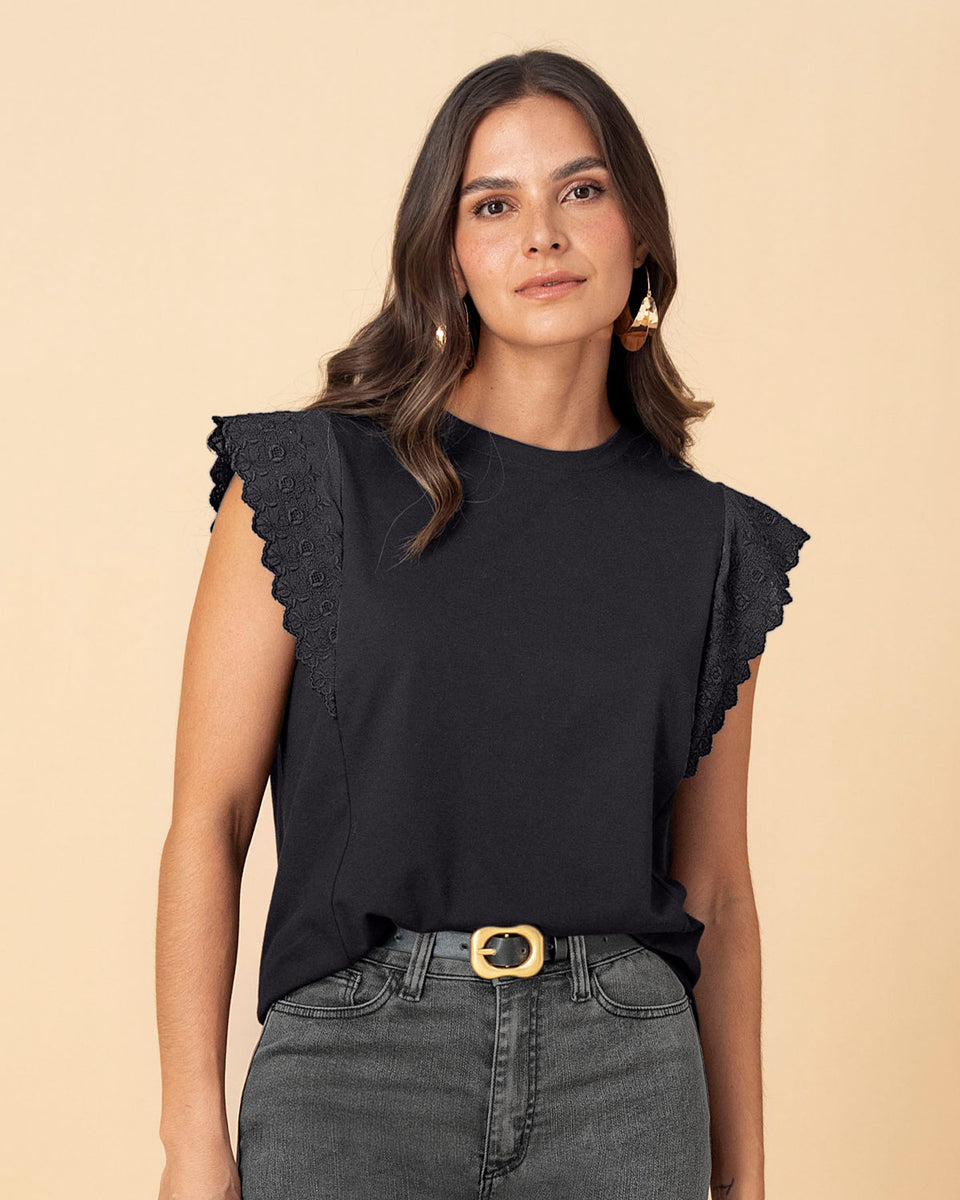 Camiseta manga sisa con detalle tejido en hombros