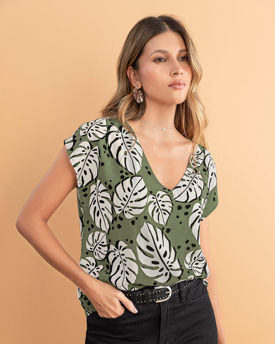 Blusa manga corta estampada con cuello en V