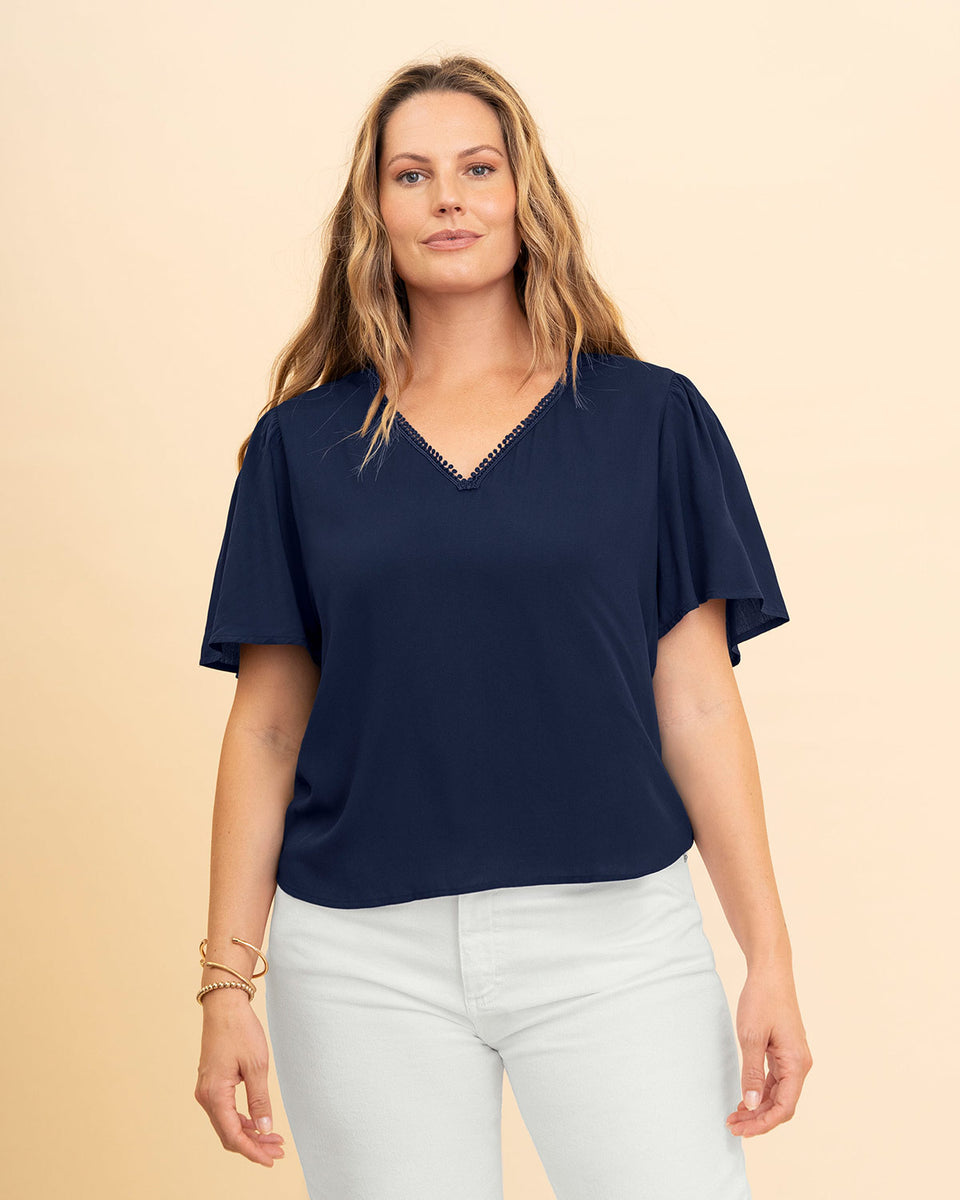 Camiseta manga corta de cuello en V con detalle en borde