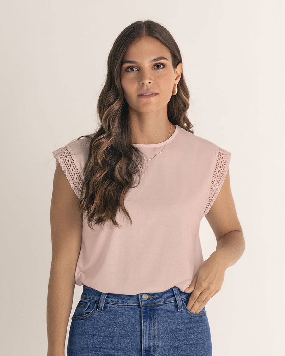 Camiseta con detalles en mangas