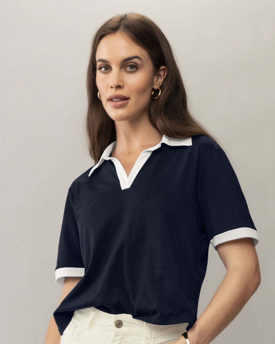 Camiseta manga corta con cuello sport y escote en V