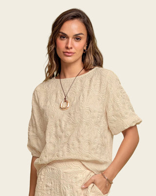 Blusa manga corta en tela bordada#color_807-beige