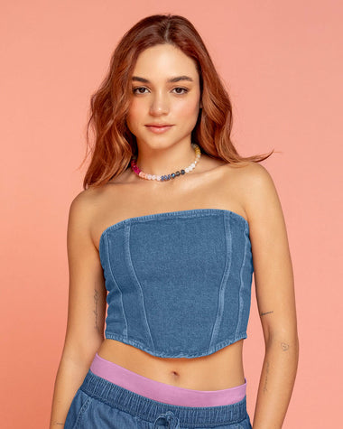 Blusa strapless en denim#color_052-azul-medio-denim
