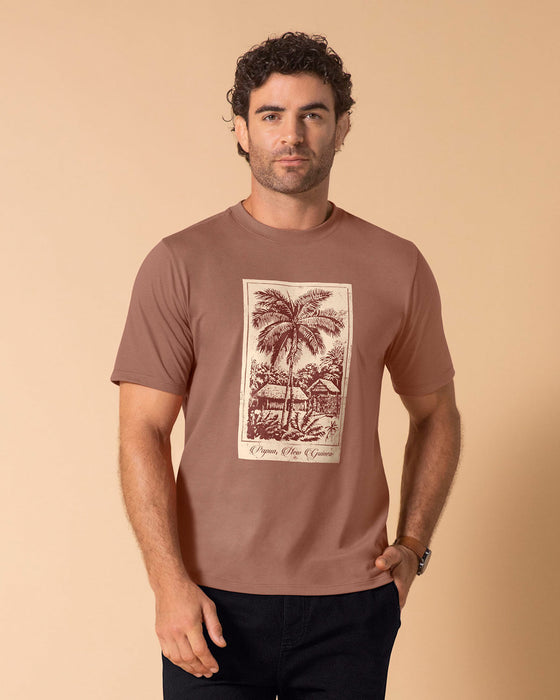 Camiseta manga corta con estampado localizado y cuello redondo#color_381-cafe-claro