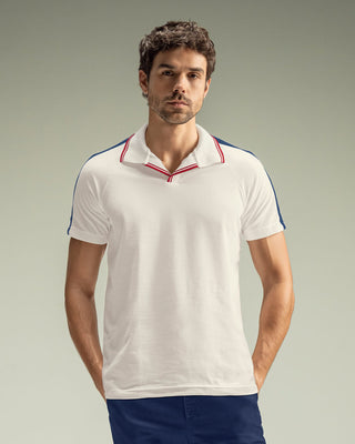 Camiseta tipo polo con cuello sport y detalles en contraste#color_000-blanco
