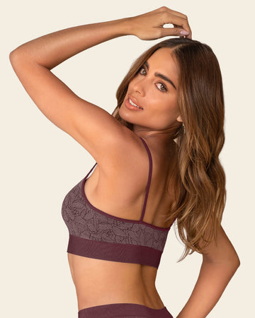 Top en animal print ultraligero en tecnología seamless#color_a97-vino-tinto-estampado