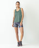 Camiseta deportiva de secado rápido y silueta semiajustada para mujer#color_645-verde