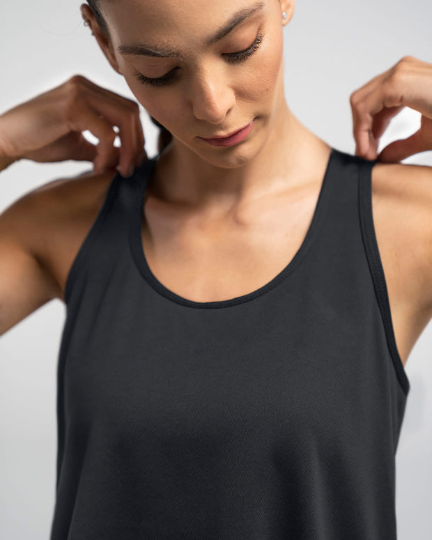 Camiseta deportiva de secado rápido y silueta semiajustada para mujer#color_700-negro