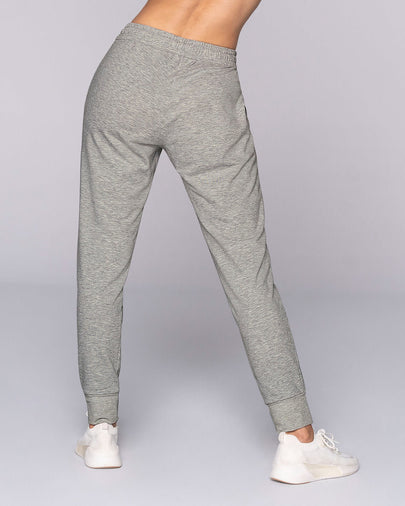 Jogger deportivo de silueta amplia con bolsillos#color_717-gris-jaspe