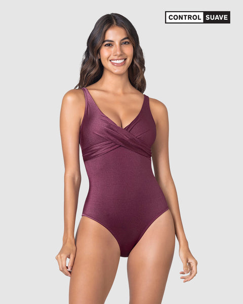 Traje de baño entero con control de abdomen y tela con brillo#color_466-vinotinto