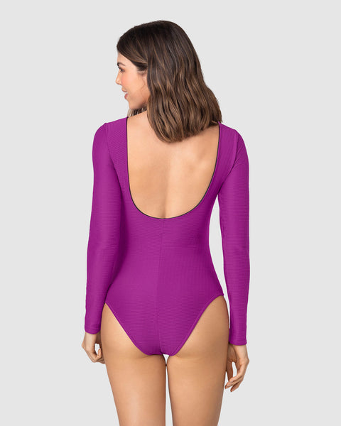 Traje de baño entero manga larga con abertura en abdomen#color_429-morado