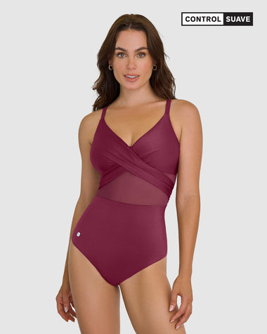 Traje de baño entero con escote cruzado y tela con brillo#color_466-vinitinto