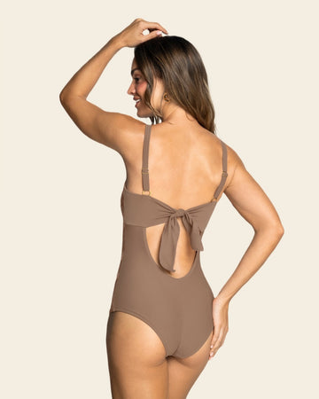 Traje de baño entero control suave con transparencias en abdomen#color_833-arena
