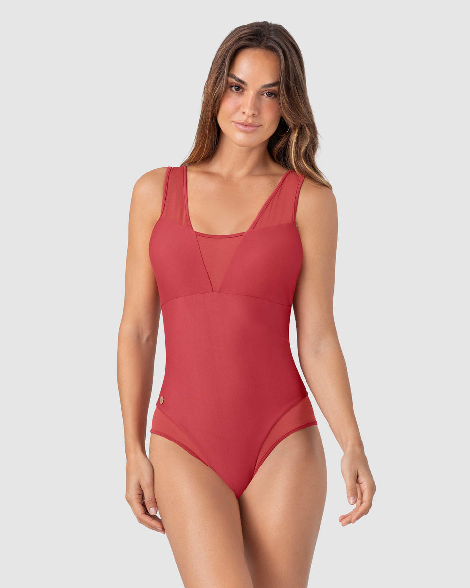 Traje de baño entero de control fuerte con detalles en tul - Hasta 2 cm menos