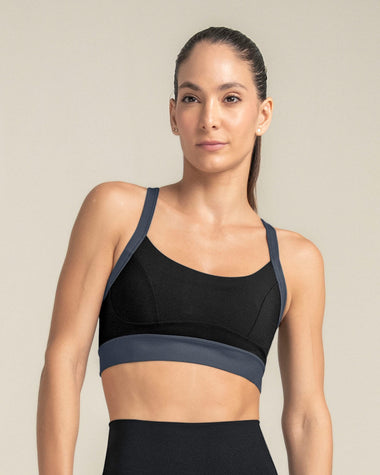 Top deportivo de soporte fuerte de busto y máximo ajuste#color_795-gris-oscuro