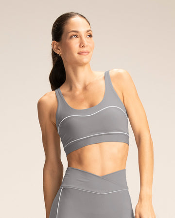 Top deportivo con cargaderas dobles#color_c62-gris-claro