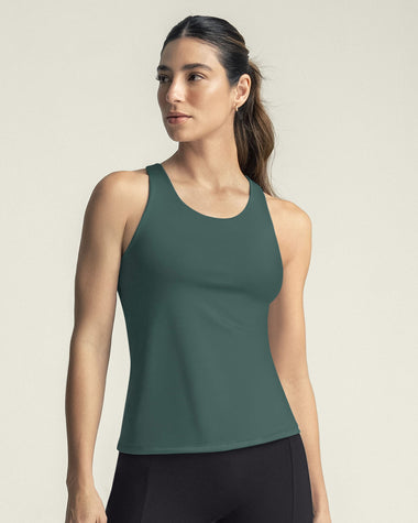 Camiseta deportiva con top interno de buen ajuste#color_678-verde