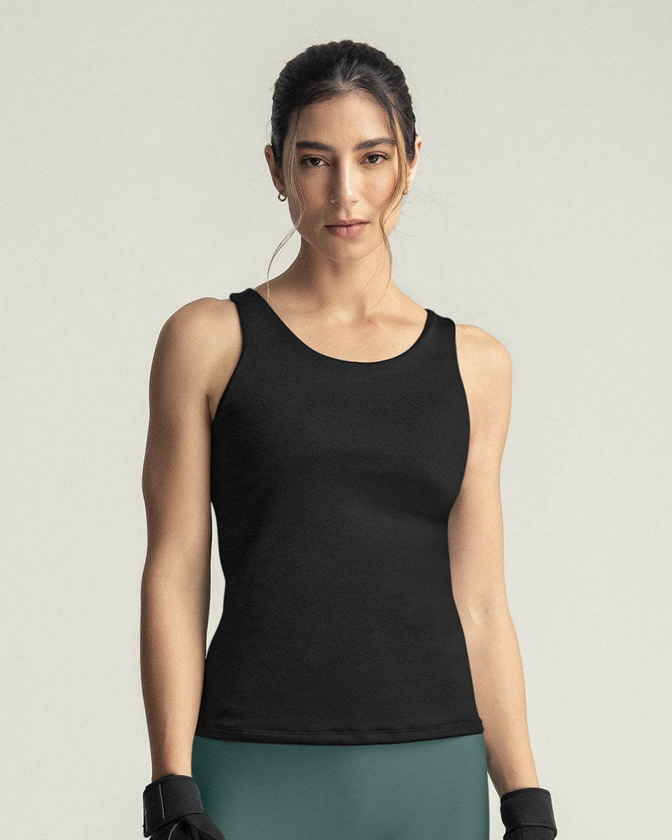Camiseta deportiva con top interno de buen ajuste