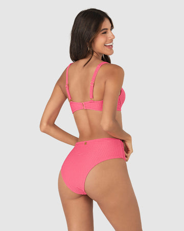 Bikini en textura acanalada con calzón tiro alto y top con arcos#color_211-salmon