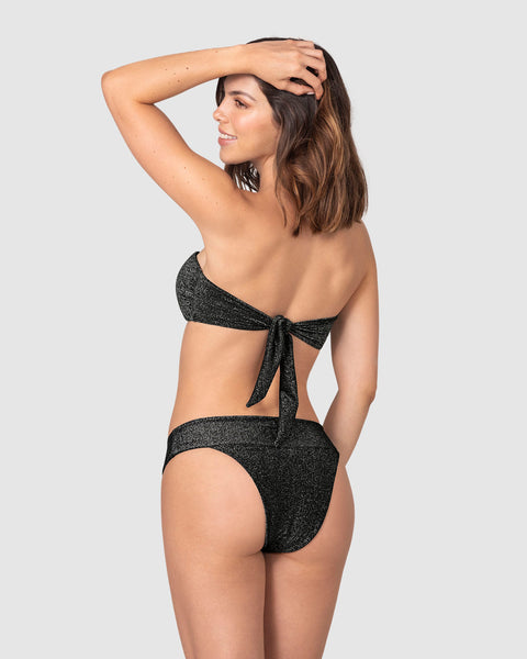Bikini en tela brillante strapless y calzón de laterales anchos#color_701-negro