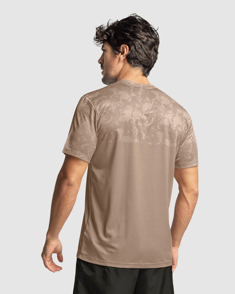 Camiseta deportiva masculina con tecnología de secado rápido#color_014-beige-con-estampado