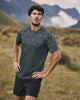 Camiseta deportiva masculina con tecnología de secado rápido#color_457-gris-oscuro