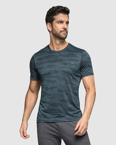 Camiseta deportiva masculina semiajustada de secado rápido#color_736-estampado-camuflado