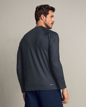 Camiseta deportiva masculina manga larga con protección UV#color_779-gris-oscuro