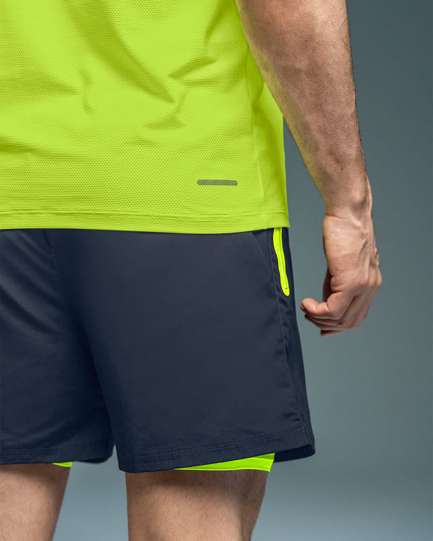 Camiseta deportiva con tela texturizada que permite el paso del aire#color_622-amarillo-neon