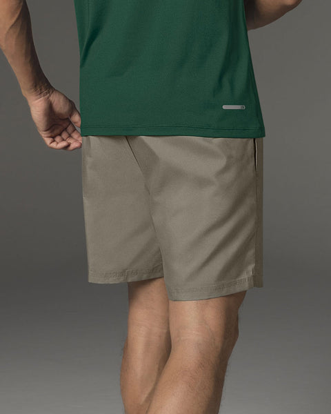 Short deportivo con bolsillos funcionales#color_606-arena