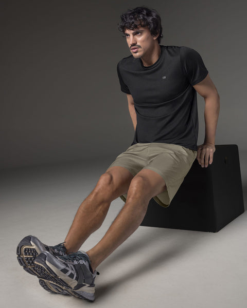 Short deportivo con bolsillos funcionales#color_606-arena