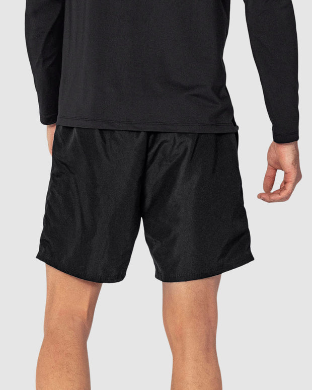 Short deportivo con acabado antifluidos y bolsillos funcionales#color_700-negro