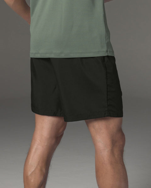 Short deportivo con bolsillos funcionales#color_700-negro