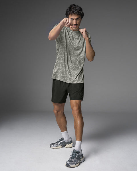 Short deportivo con bolsillos funcionales#color_700-negro