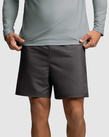 Short deportivo con bolsillos funcionales#color_784-gris-oscuro