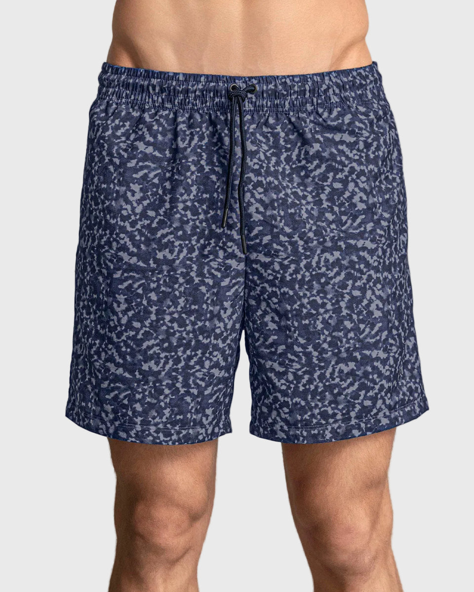 Short deportivo con bolsillos funcionales